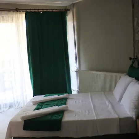 Sokakagzi & Hotel Ayvacik (Canakkale)