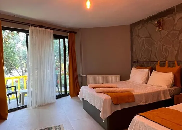 Sokakagzi & Hotel Ayvacik (Canakkale)