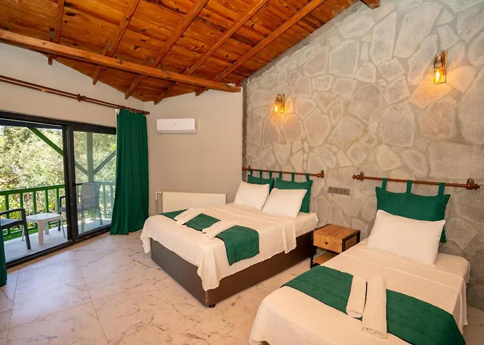 Sokakagzi & Hotel Ayvacik (Canakkale)