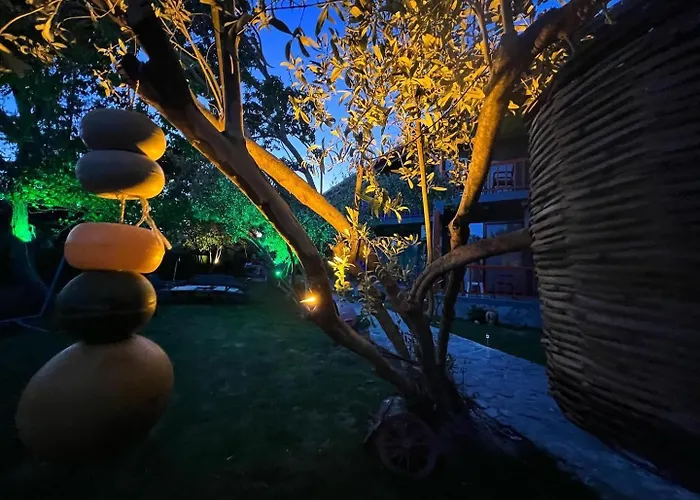 Sokakagzi & Hotel Ayvacik (Canakkale)