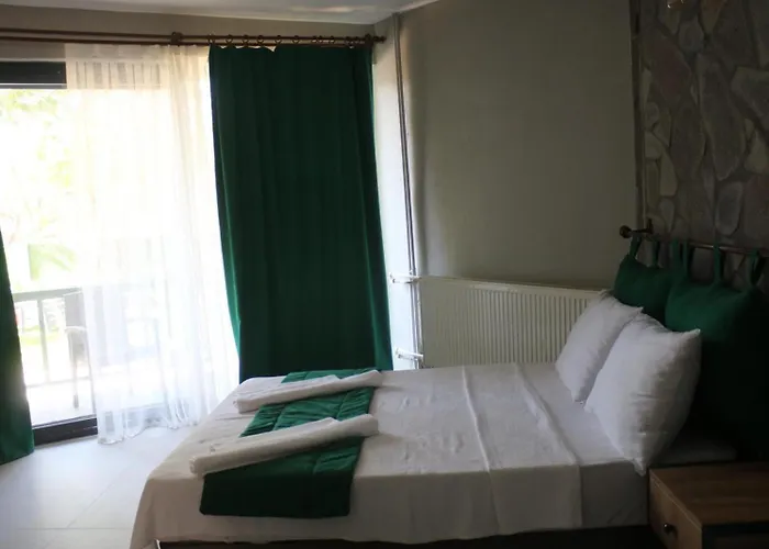 Sokakagzi & Hotel Ayvacik (Canakkale)